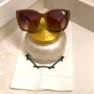 No brand  cat eye sunglasses.